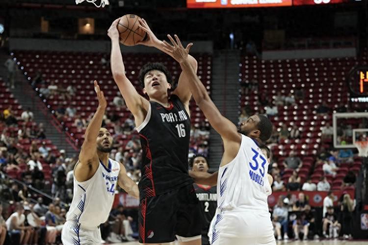 HuaTiHui-看了杨瀚森2场NBA夏季联赛，王治郅那句话的含金量还在上升