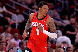 手不软！小贾巴里-史密斯12中5得17分5板 两记关键三分稳住局势