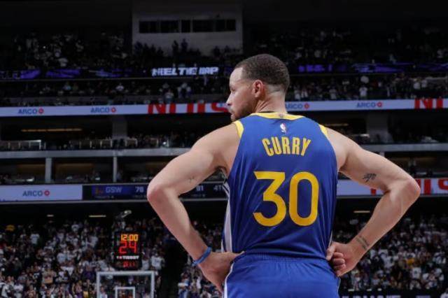 华体会体育-库里与乔丹&amp;科比最大不同？利文：他从不压力队友