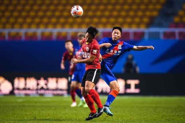 申花28岁后卫迎个人首场中超 出场2分钟飞踹染红